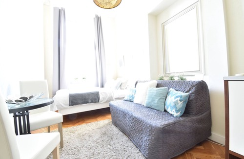 Belvaros - Lipotvaros Apartment | Spacious apartment with 12 bedrooms with AC in beautiful Budapest