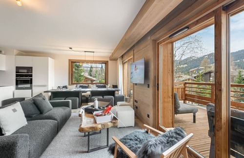 Le Planellet Apartment | Spacious Apartment with Wellness Area, Cinema Room, and Close to Slopes