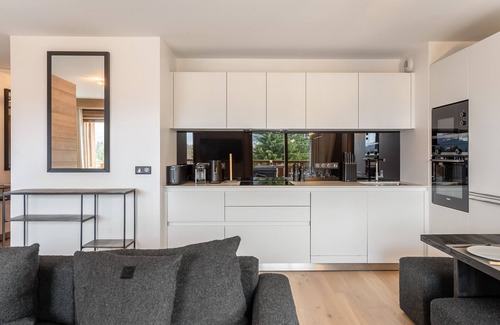 Le Planellet Apartment | Spacious Apartment with Wellness Area, Cinema Room, and Close to Slopes
