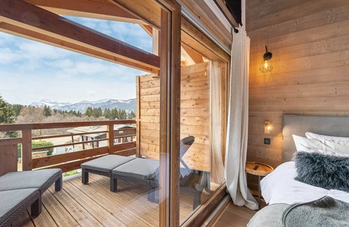 Le Planellet Apartment | Spacious Apartment with Wellness Area, Cinema Room, and Close to Slopes