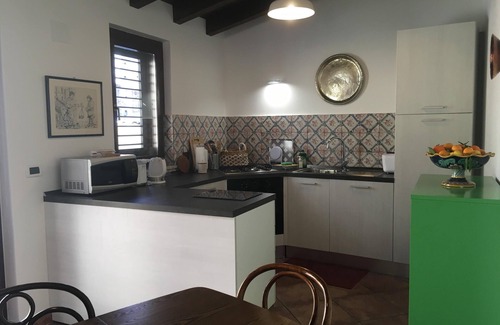 Albergheria Apartment | Spacious apartment with terrace in the heart of Palermo's historical old town