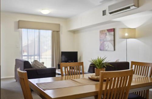 Northbridge Apartment | Spacious Apt in Northbridge with Pool