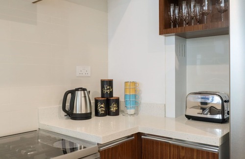 Bur Dubai Apartment | Spacious Apt Near Zabeel Park With Panoramic Views