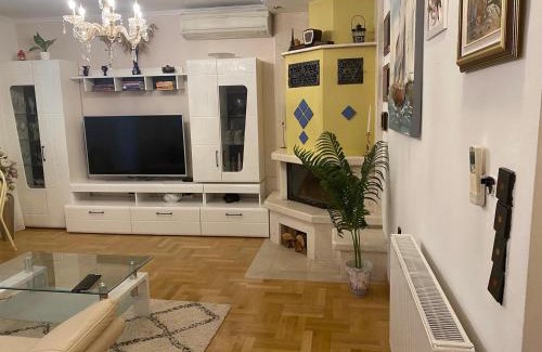 Duce Apartment | Spacious apt w pool and sea view 2 min to beach