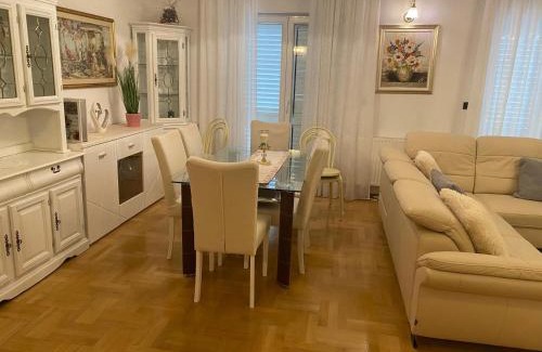 Duce Apartment | Spacious apt w pool and sea view 2 min to beach