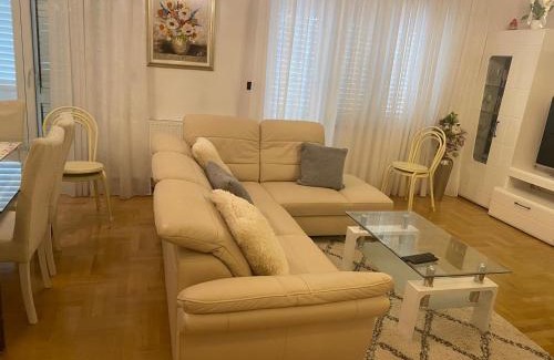 Duce Apartment | Spacious apt w pool and sea view 2 min to beach