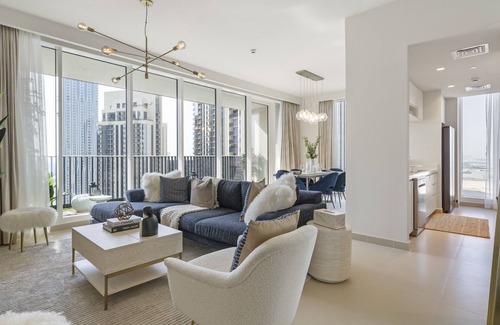 Dubai Apartment | Spacious Apt With Incredible Canal and Park Views