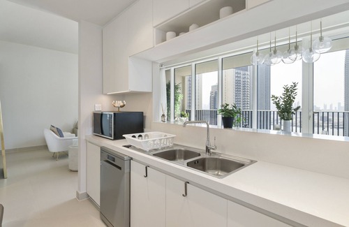 Dubai Apartment | Spacious Apt With Incredible Canal and Park Views