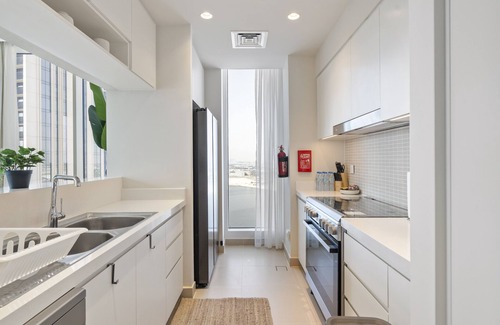 Dubai Apartment | Spacious Apt With Incredible Canal and Park Views