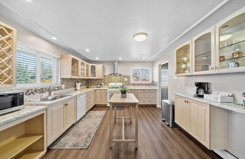 Lamar Heights Area House | Spacious Arvada Home Perfect Location - Near Old Town Arvada, Denver, Red Rocks