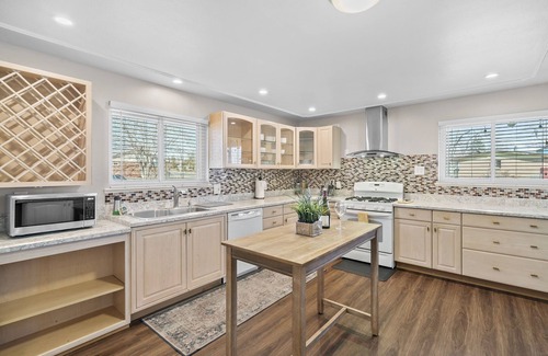 Lamar Heights Area House | Spacious Arvada Home Perfect Location - Near Old Town Arvada, Denver, Red Rocks