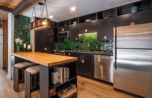 Downtown Apartment | Spacious Aspen Core 1 BR | AC & Private Deck!