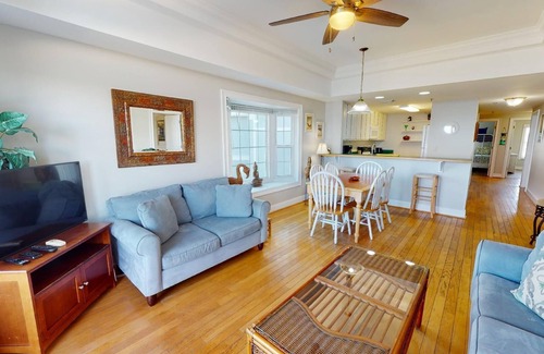 Tybee Island Condo | Spacious, bayfront villa w. community pool + fantastic views!