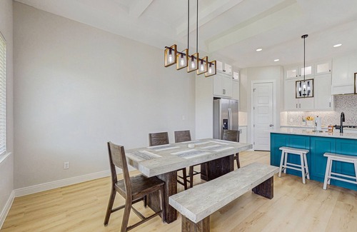 South Side House | Spacious beach house with full kitchen, patio & enclosed yard, near the Bay