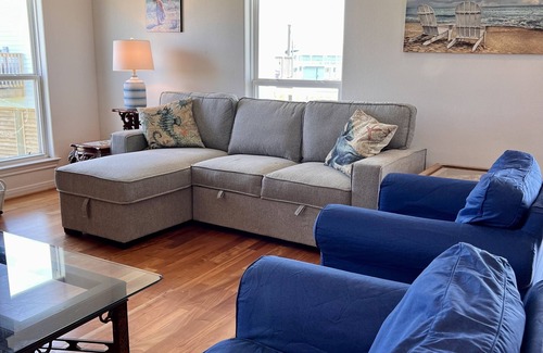 Pointe San Luis House | Spacious beach house, close to the beach. Free pool. Dogs welcome!