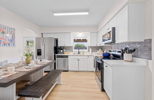 Palm Beach - West Palm Beach House | Spacious Beach Retreat | Private Pool | Pickleball