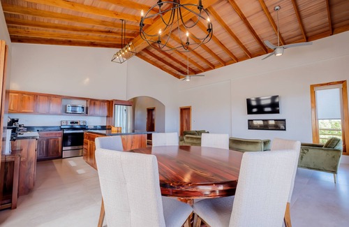 Caye Caulker Apartment | Spacious beachfront retreat with a soaking tub - pool, canoes, dock, & grill