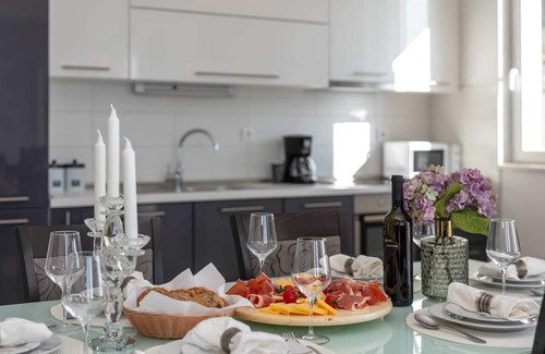 Podstrana Apartment | Spacious Beachfront Apartment Tanita No.1