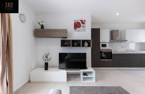 Pieta Apartment | Spacious, beautiful central penthouse with BBQ