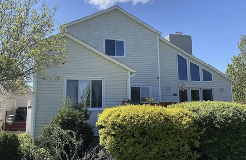 Farmview - Ramble House | Spacious Blacksburg home, conveniently located to Virginia Tech!