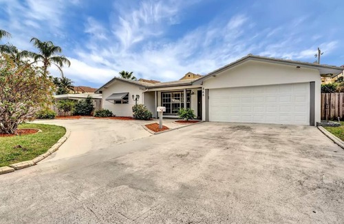 Boynton Beach Villa | Spacious Boyton Beach 4BR with pool near beach