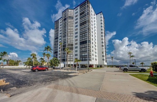 Mid Island Condo | Spacious, Bright, and Airy, 2 bed, 2 bath, with views of the Gulf and the Bay!