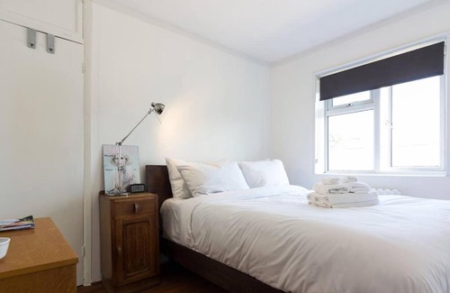 Haggerston Apartment | Spacious, Bright 2 Bed apt in East London