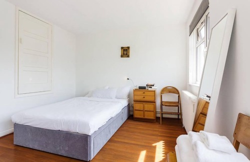 Haggerston Apartment | Spacious, Bright 2 Bed apt in East London