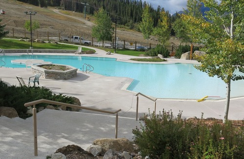 East Kootenay Condo | Spacious, Bright Upper Village Condo W/ A Great View.