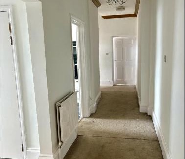 Burnham-on-Sea Apartment | Spacious Burnham-on-Sea flat in the town centre with sea views