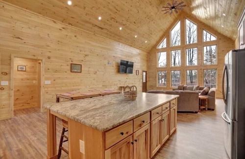 Huntingdon Cabin | Spacious Cabin Steps to Lake with Firepit & Arcade
