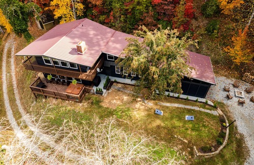 Bryson City Cabin | Spacious Cabins near boating & Nantahala OC with gameroom, hot tubs & fire pits