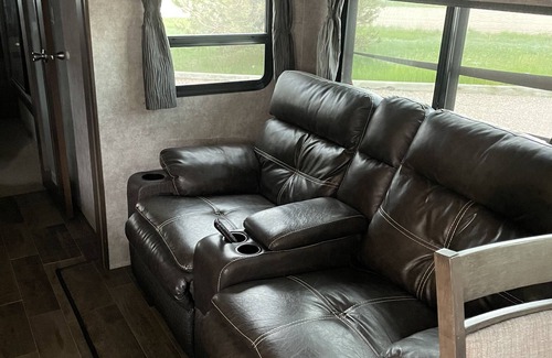 Ranchettes House | Spacious Camper 10 minutes from Frontier Park