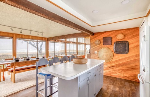 Downtown Cannon Beach House | Spacious Casual Oceanfront with Direct Beach Access is Also Steps From Downtown!