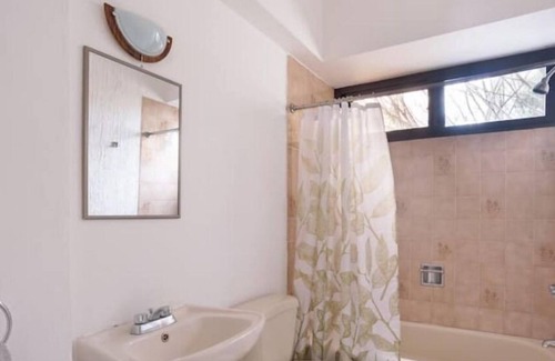Zona 4 Apartment | Spacious & centric apartment in a safe area Z. 10