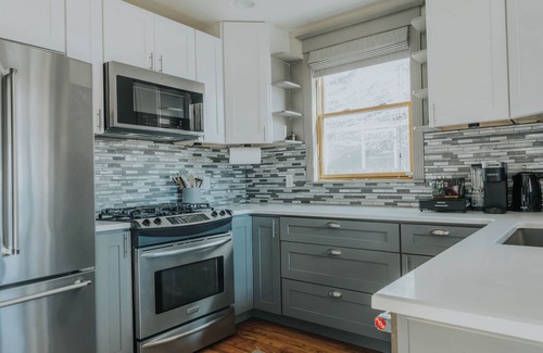 Central Colorado Springs House | Spacious Century Home ❖ Relaxing Spa, Fire Pit & Hot Tub Near Downtown