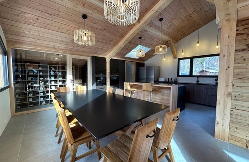 Les Tines Ski Chalet | Spacious chalet with jacuzzi, pets allowed and private parking
