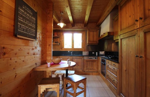 Les Carroz-d'Araches Ski Chalet | Spacious Chalet with 5 Bedrooms for 10, Near Ski Bus and Village, Great Amenities