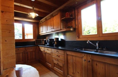 Les Carroz-d'Araches Ski Chalet | Spacious Chalet with 5 Bedrooms for 10, Near Ski Bus and Village, Great Amenities