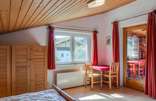 Maishofen Ski Chalet | Spacious Chalet in Maishofen near Forest