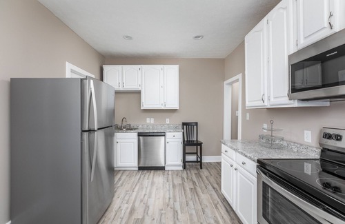 Near Eastside House | Spacious & Cheery -Family Friendly - 5min to downtown