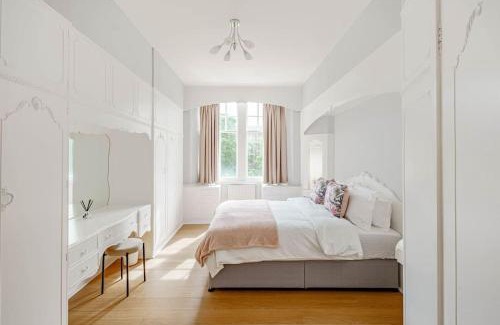 Dunfermline Apartment | Spacious City Apt - Dunfermline