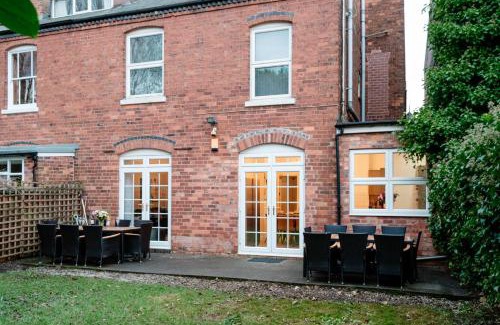 Edgbaston House | Spacious City Centre Family Contractors WiFi