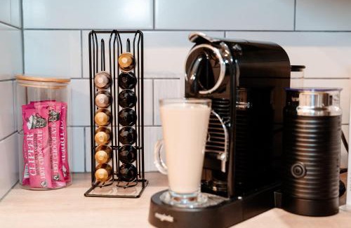 Edgbaston House | Spacious City Centre Family Contractors WiFi