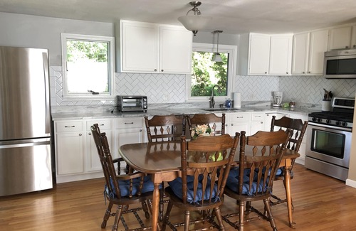 Saunderstown House | Spacious coastal living with AC near Narragansett Beaches