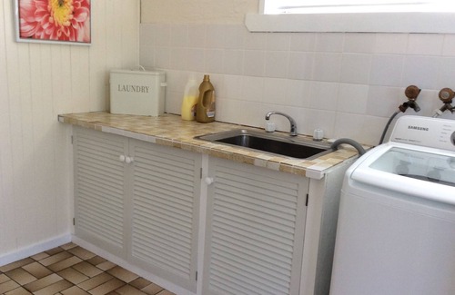 Lakes Entrance House | Spacious, comfortable, family home. Great views, pets ok, free wifi