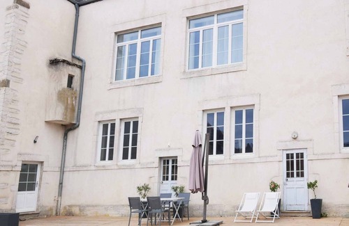 Nolay Apartment | Spacious, comfortable gîte with spa and pool access near Beaune