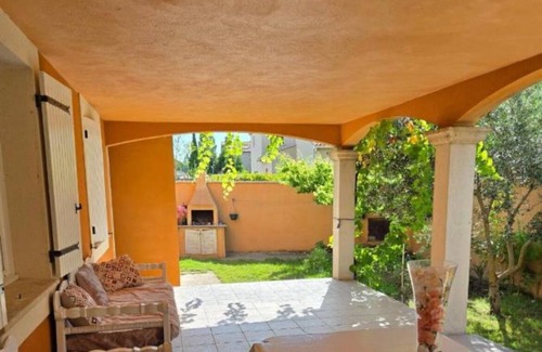 Monteux House | SPACIOUS & COMFORTABLE house in MONTEUX, next to Parc Spirou and Wave Island.