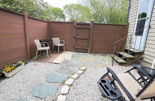 Middletown Apartment | Spacious, comfortable rooms near beach & Newport