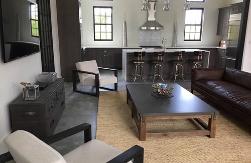 Middletown House | Spacious Compound for the Entire Family